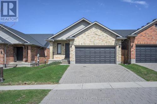 570 Bluebell Rd, London, ON, N5X4L2 | Card Image