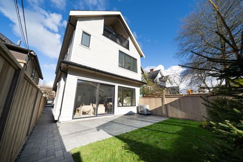 2-864 E 16th Ave, Vancouver, BC, V5T2V6 | Card Image
