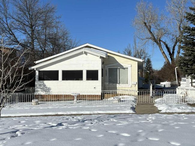 1307 9 Avenue S, Home with 3 bedrooms, 2 bathrooms and 3 parking in Lethbridge AB | Image 30