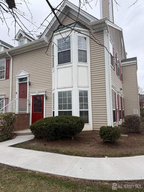 32 Columbus Dr, Franklin Park, NJ, 08823-1726 | Card Image