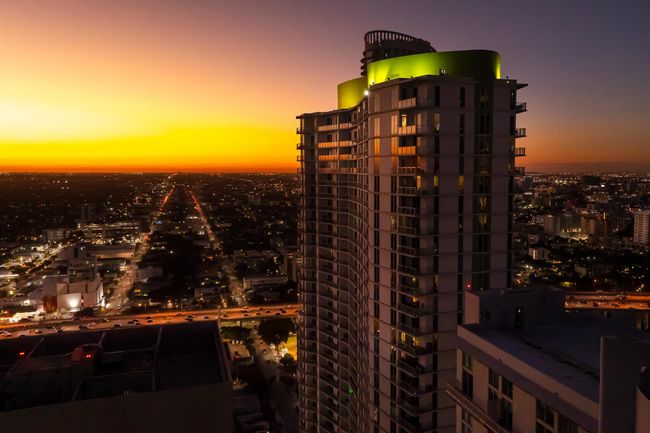 APT-4012 - 185 Sw 7 Th St, Condo with 2 bedrooms, 3 bathrooms and null parking in Miami FL | Image 32