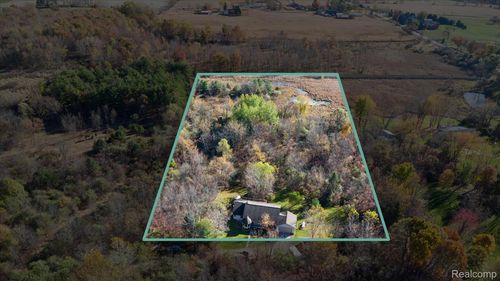 4842 Preston Rd, Howell, MI, 48855-7372 | Card Image