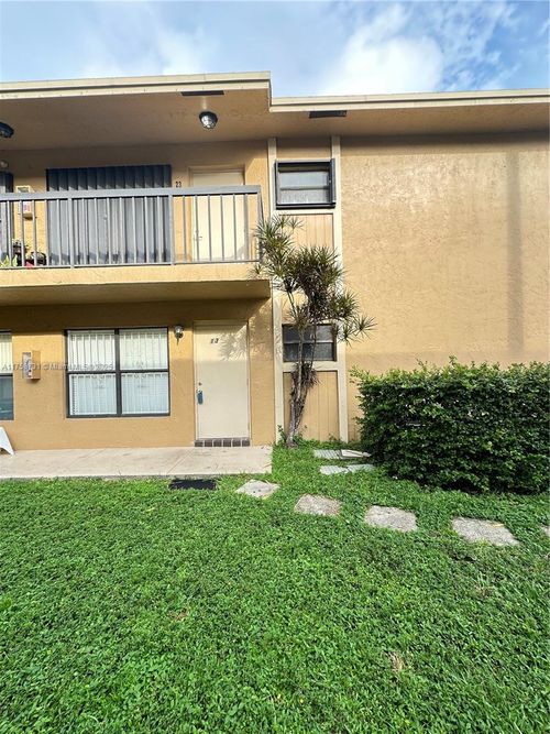 7-6705 W 26th Dr, Hialeah, FL, 33016-2835 | Card Image