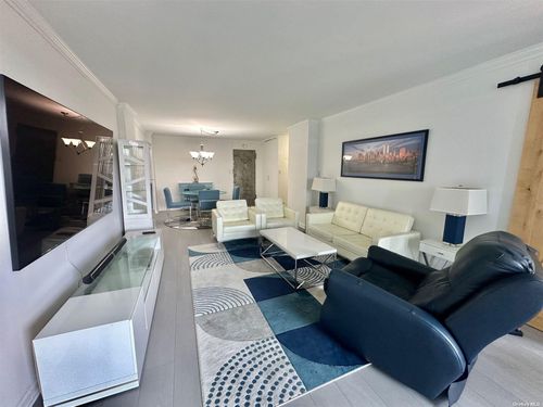 apt-b401-61-20 Grand Central Pkwy, Forest Hills, NY, 11375-1240 | Card Image