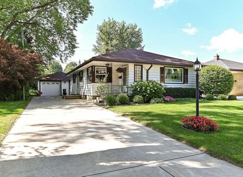 809 Mackinac Avenue, South Milwaukee, WI, 53172 | Card Image