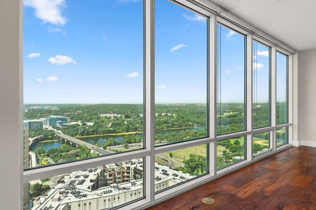 APT-2402 - 300 Bowie St, Condo with 3 bedrooms, 3 bathrooms and 2 parking in Austin TX | Image 8