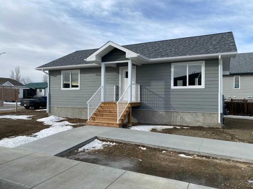 4202 57 St, Taber, AB, T1G0G8 | Card Image