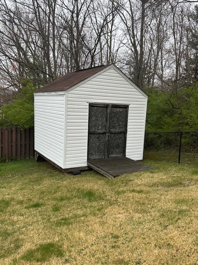 625 Robin St, House other with 3 bedrooms, 3 bathrooms and 2 parking in Bluefield VA | Image 32