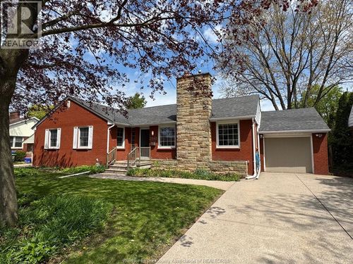 2440 Buckingham Dr, Windsor, ON, N8T2B5 | Card Image