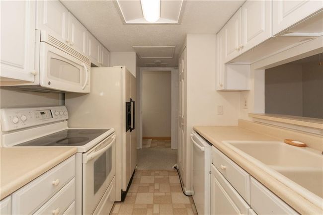 2080 Miracle Dr, Condo with 3 bedrooms, 2 bathrooms and null parking in Columbus IN | Image 11
