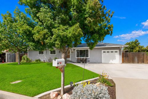 5739 E Hampton Way, Fresno, CA, 93727-7619 | Card Image