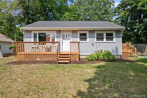 5510 Hanley, Waterford, MI, 48327-2560 | Card Image
