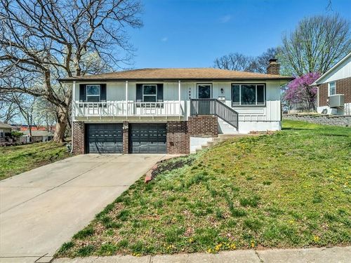 4162 S Bryant Dr, Independence, MO, 64055-5421 | Card Image