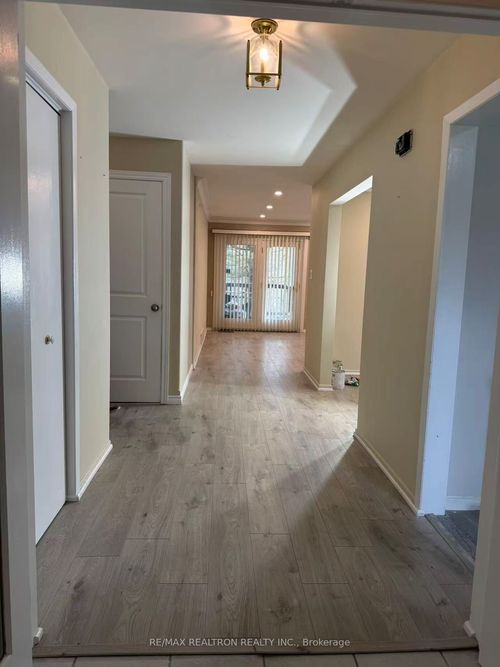 main-135 Royal Orchard Boulevard, Markham, ON, L3T3E1 | Card Image