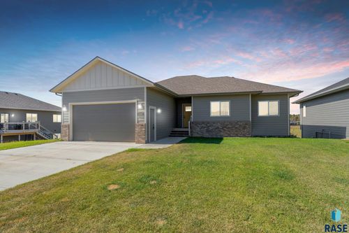 6005 Seubert Ave, Sioux Falls, SD, 57104 | Card Image