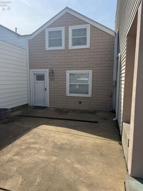 571 Bimini Dr, Sandusky, OH, 44870-3990 | Card Image