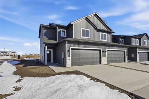 213 Ne Doe Pointe Ln, Ankeny, IA, 50021-7001 | Card Image