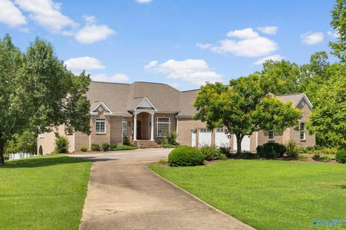 101 E Meadow Hill Dr, Florence, AL, 35633-1057 | Card Image