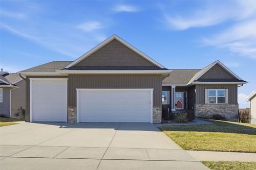 3095 Ridgeview Dr, Ely, IA, 52227-9001 | Card Image
