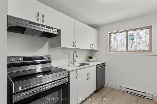 9 Evergreen Crt, Condo with 3 bedrooms, 3 bathrooms and 1 parking in Barrie ON | Image 12