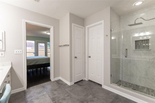Updated primary en-suite | Image 24