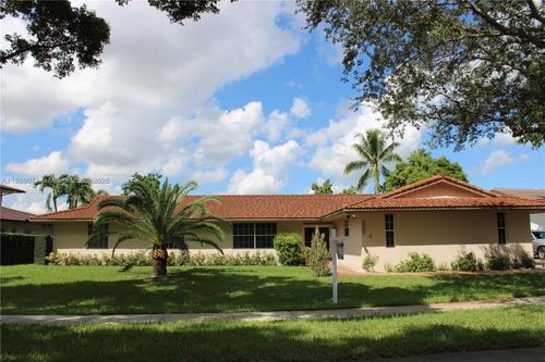 16100 W Prestwick Pl, Miami Lakes, FL, 33014-6530 | Card Image