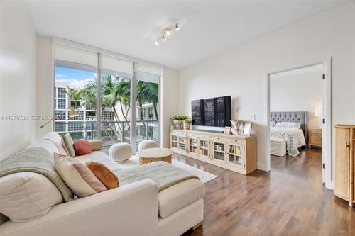 h0908-3470 E Coast Ave, Miami, FL, 33137-4073 | Card Image