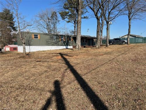 428 W Atkins Street, Dobson, NC, 27017 | Card Image