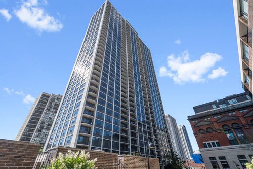 3602-04-1560 N Sandburg Ter, Chicago, IL, 60610-1346 | Card Image