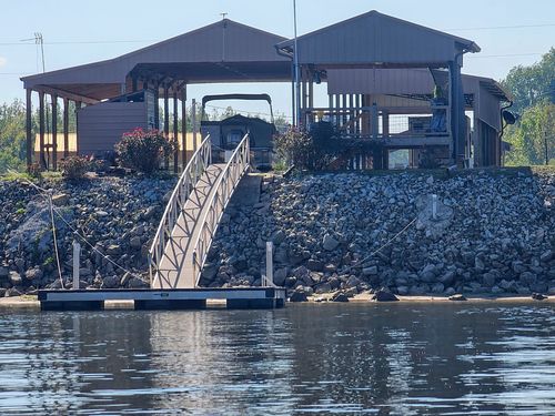 487 River Front Dr, Clifton, TN, 38425-2505 | Card Image