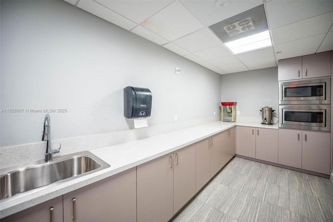 APT-1906 - 3675 N Country Club Dr, Condo with 2 bedrooms, 2 bathrooms and null parking in Aventura FL | Image 50