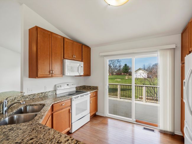 1051 Paddock Ln, Condo with 2 bedrooms, 2 bathrooms and null parking in South Lyon MI | Image 13
