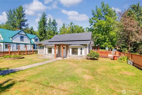 33732 Se Hudson Rd, Ravensdale, WA, 98051-8911 | Card Image