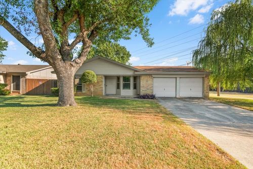 2709 Willow Bnd, Bedford, TX, 76021-3721 | Card Image