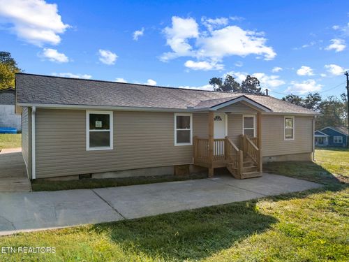 303 Hillcrest St, Clinton, TN, 37716-2812 | Card Image