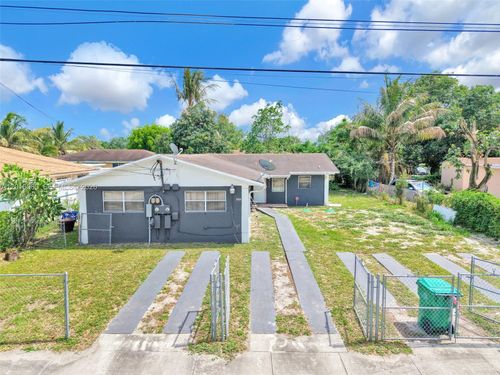 2352 Nw 102nd St, Miami, FL, 33147-1743 | Card Image