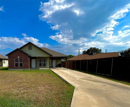 1295 Harper Trl, Lockhart, TX, 78644-2069 | Card Image
