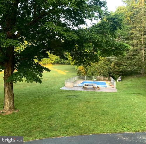 429 N Main St, Russell, PA, 16345-3921 | Card Image