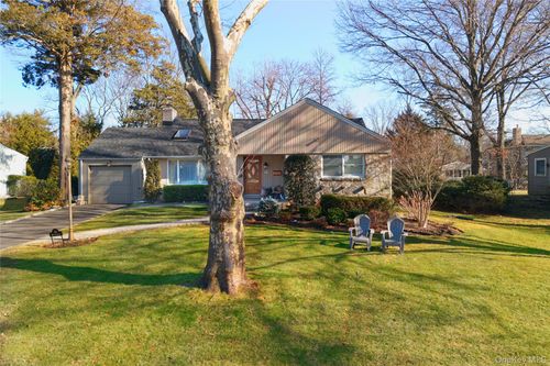 26 Midland Rd, Roslyn Heights, NY, 11577-1415 | Card Image