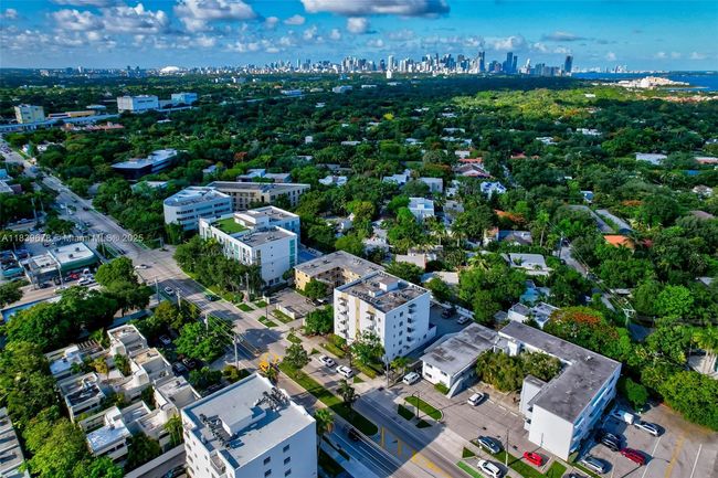 APT-402 - 3051 Sw 27 Th Ave, Condo with 1 bedrooms, 1 bathrooms and null parking in Miami FL | Image 25