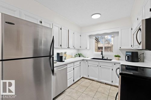 7021 32 Ave Nw, Edmonton, AB, T6K2K9 | Card Image