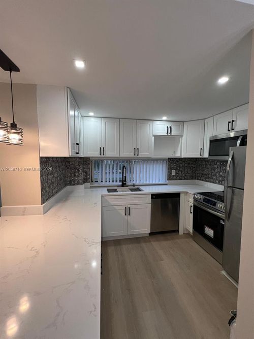 124-17021 N Bay Rd, Sunny Isles Beach, FL, 33160-3684 | Card Image