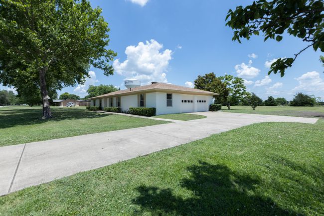 Long driveway with room for extra parking~ | Image 5
