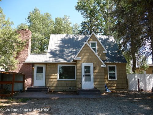 229 S Fremont Ave, Pinedale, WY, 82941-5098 | Card Image