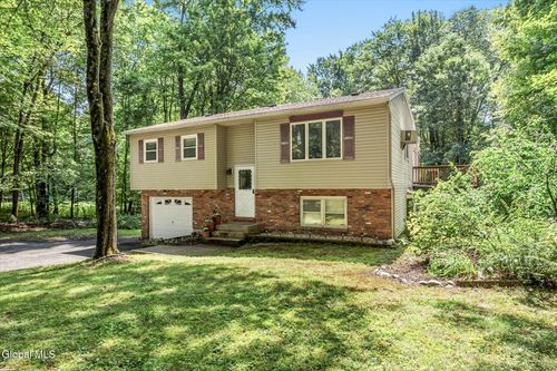 19 Chaundry Ln, Averill Park, NY, 12018-9729 | Card Image