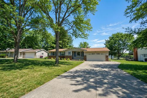 5411 Squire Ln, Flint, MI, 48506-2275 | Card Image