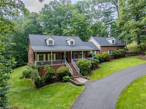 158 Oakmont Pl, Mount Airy, NC, 27030-9189 | Card Image