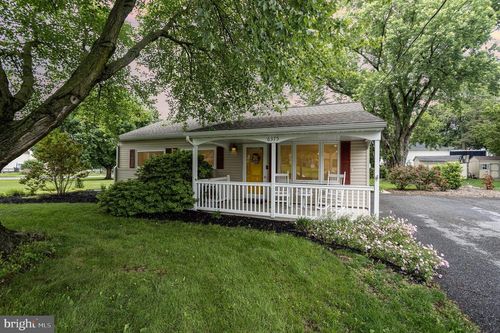 6375 Hollow Dr, EAST PETERSBURG, PA, 17520-1237 | Card Image