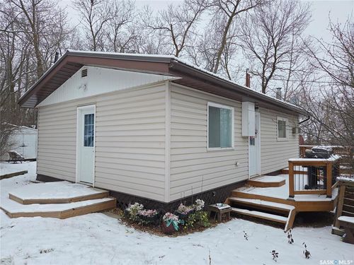 697 8th St W, Carlyle, SK, S0C0R0 | Card Image