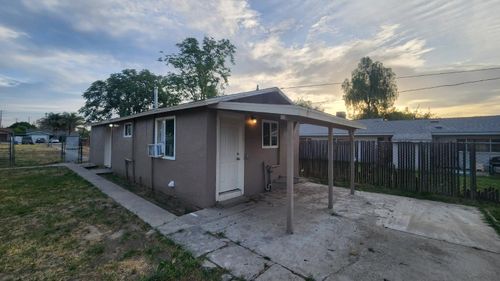 301 Braden Ave, Hanford, CA, 93230-5303 | Card Image